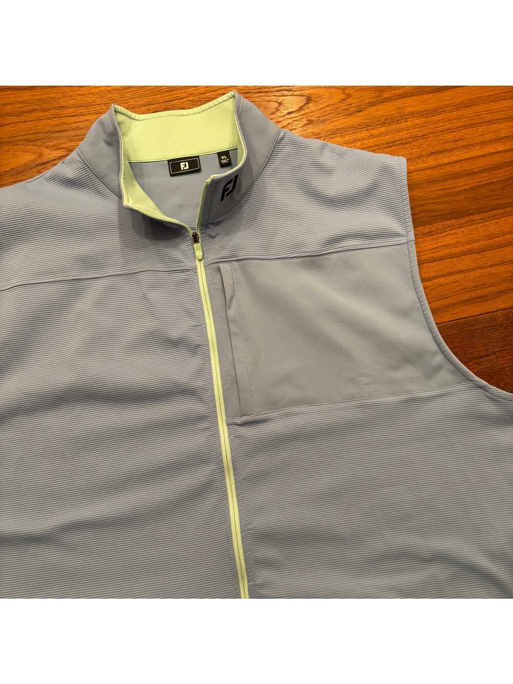 FootJoy Men’s full zip light weight blue & Mint golf vest size XL